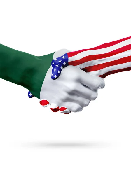 Drapeaux des États-Unis et de l'Algérie, poignée de main surimprimée . — Photo
