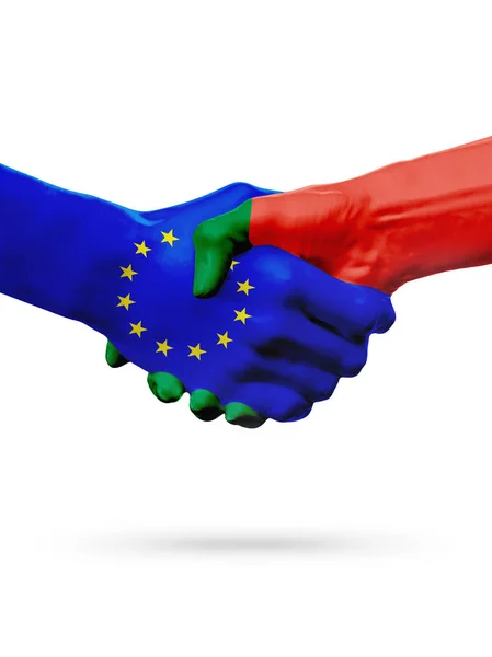 Vlaggen van de landen van de Europese Unie, Portugal, partnerschap vriendschap handdruk concept. — Stockfoto