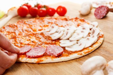 Yemek yemek. Şef Aşçı lezzetli pizza