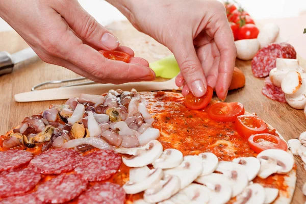 Yemek yemek. Şef Aşçı lezzetli pizza