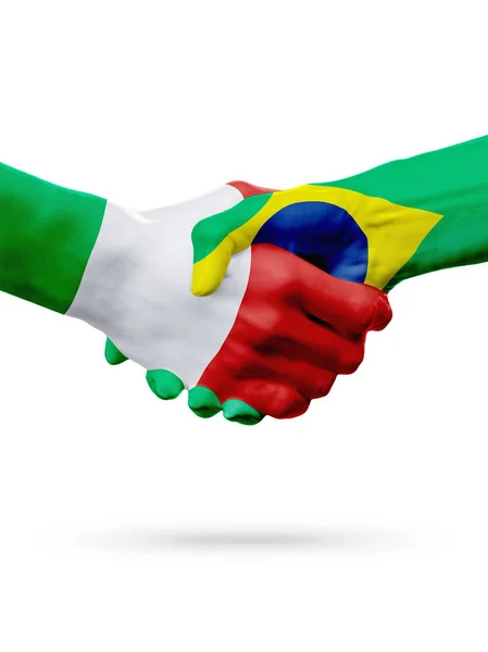 Bandeiras Itália, Brasil países, parceria amizade handshake conceito . — Fotografia de Stock