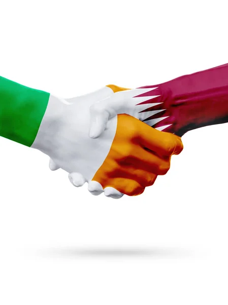 Zászlók Írország, Katar-országok, a partnerségi baráti kézfogás koncepciója. — Stock Fotó