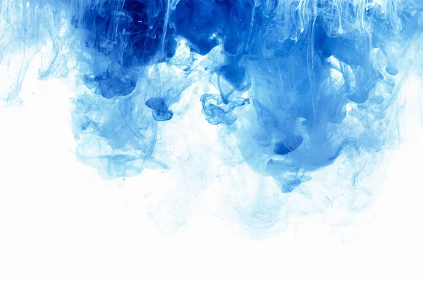 Abstracto color de fondo gota de tinta en el agua. Nube azul de pintura sobre blanco . — Foto de Stock