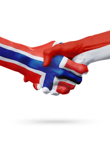 Norveç, Monaco ülkeler, ortaklık dostluk el sıkışması kavramı bayraklar. — Stok fotoğraf