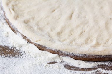 Pizza hamuru hazırla.