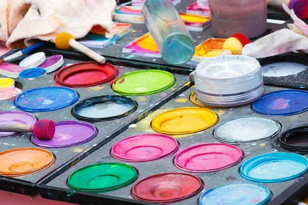 Big art palette with paint and brushes — Stock Photo, Image