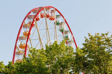Renkli dönme dolap Park