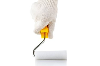 kadın el beyaz bir arka plan üzerinde izole bir rulo tutarak