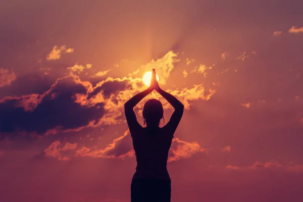 Sunset yoga woman meditation — Stock Photo, Image