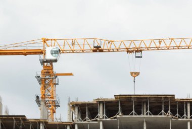 Vinç bina ve bina inşaat altında