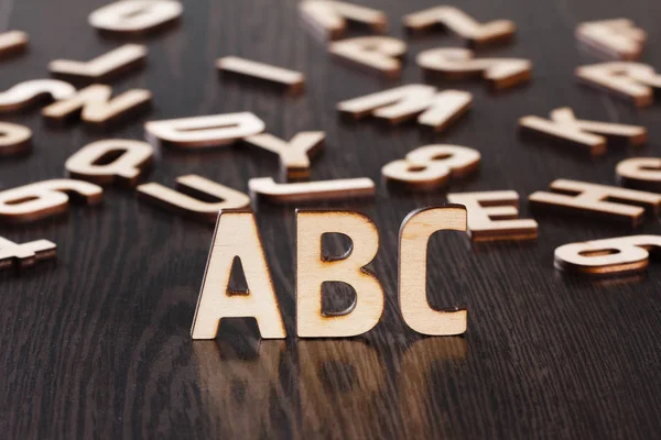 Lettere di legno concetto di sfondo della scuola — Foto Stock