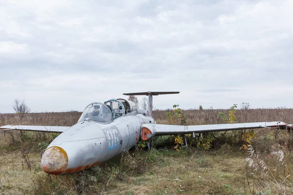 Antiguo avión militar ruso roto — Foto de Stock