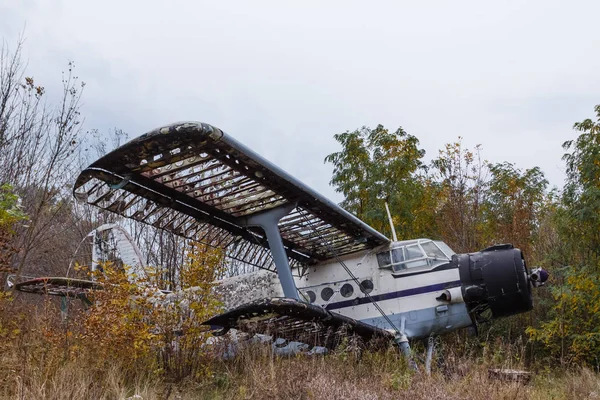 Antiguo avión ruso quemado roto — Foto de Stock