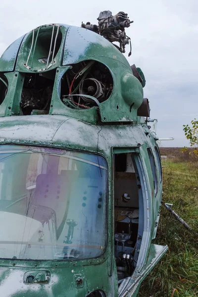 Old broken green russian helicopter — Stock Photo, Image