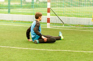 Kaleci ve futbol sahası, gol ısıtır futbol oyunu önce