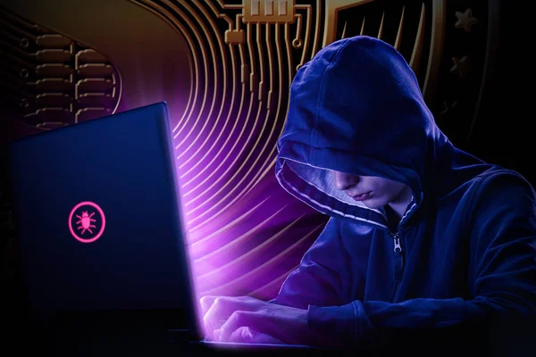 체포 컴퓨터 해커와 사이버 범죄 수 갑을 입고와 얼굴을 숨기고 자 켓 후드 — 스톡 사진