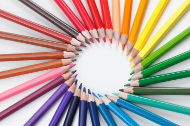 Beyaz renkli kalemler. Üstten Görünüm