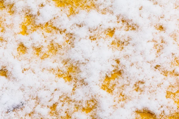 Neve no fundo de madeira pintada no inverno — Fotografia de Stock