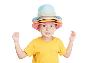 Beyaz izole şapkalı dans çocuk