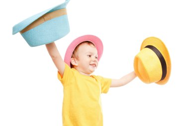 Beyaz izole şapkalı dans çocuk