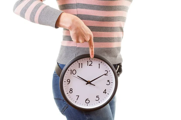 一个健康的女人的肖像举行时钟, 在白色隔离 — 图库照片