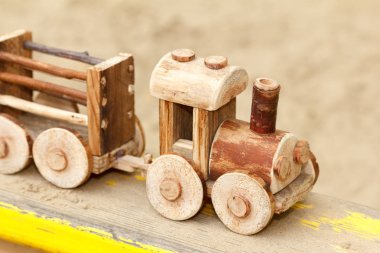 Oyuncak ahşap ev yapımı tren. DIY yapımı
