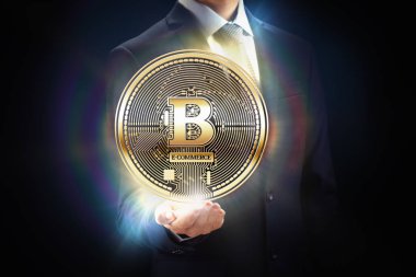 Cryptocurrency para incelemesi bit konsept tasarımı. İşadamı ile blok zinciri el simgesi kopya alanı olarak.