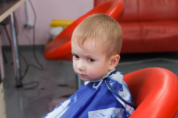 Boy at the barbershop — Stock Photo, Image