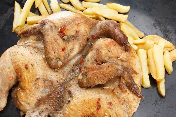 Roasted chicken on a baking, cooking — Stock Photo, Image