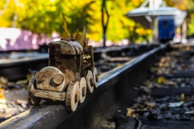Buhar oyuncak tren çocuk eğlence parkı içinde