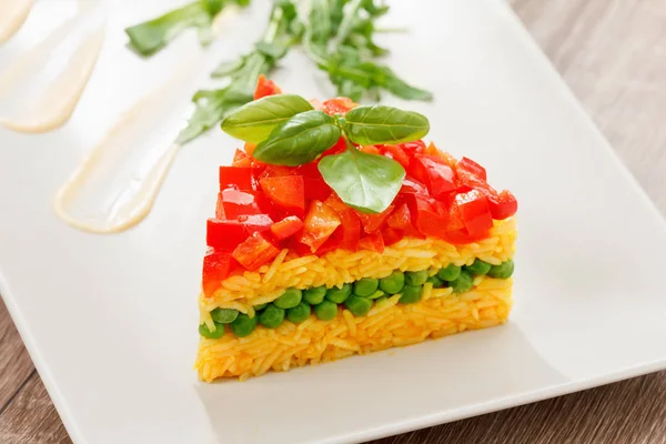 Comida vegetariana, ensalada de arroz con verduras, comidas saludables — Foto de Stock