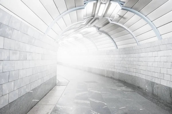 Lumière au bout du tunnel, concept du succès — Photo