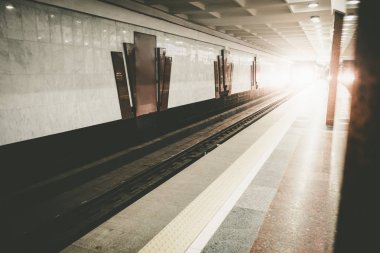 hızlı tren metro hall platformu