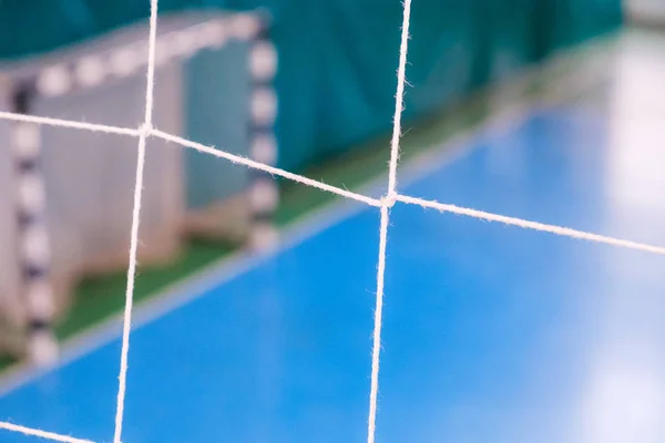 Fußball defokussiert Torplatz, Futsal-Ball-Feld in der Sporthalle Halle, Fußball-Sportplatz — Stockfoto