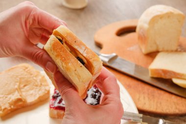 Fıstık ezmesi sandviç