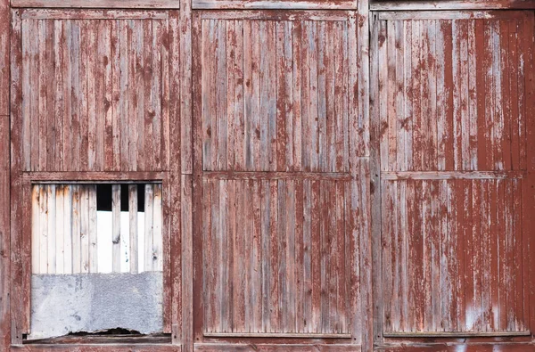 Zázemí staré dřevěné desky popraskané červenou barvou — Stock fotografie