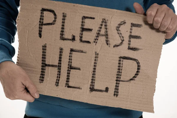 집 없는 가난한 사람 도와 주세요 단어로 판지 보드를 들고 — 스톡 사진