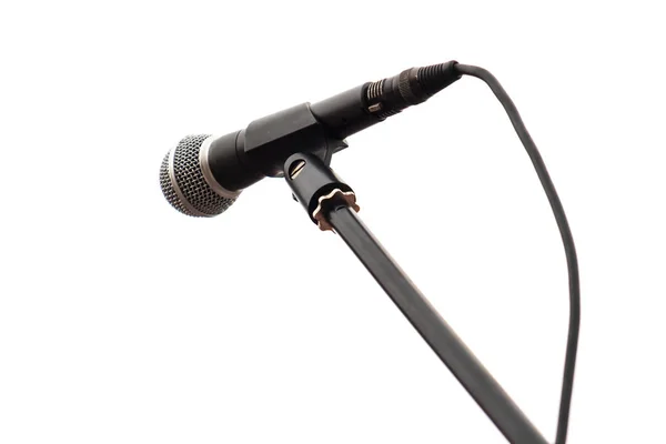 Beyaz bir arka plan üzerinde izole krom mikrofon — Stok fotoğraf