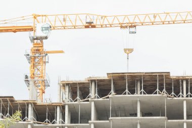 Vinç bina ve bina inşaat altında