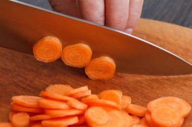 Havuç Doğrama ahşap kurulu şefler eller