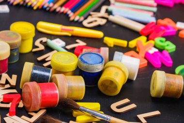 okul malzemeleri karatahta geçmişi