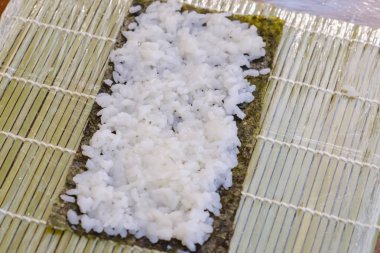 Suşi yapma rulo, tablo üzerinde kapat