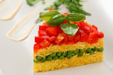 Vejetaryen yiyecekler, pilav salata sebze, sağlıklı yemekler ile