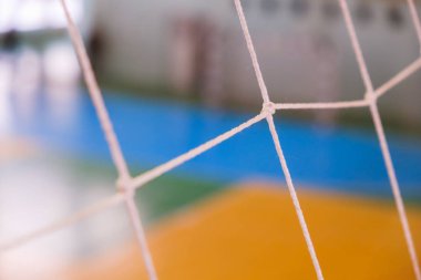 Futbol geçit alanı, Futsal topu alan jimnastik salonu kapalı, futbol spor sahası defocused