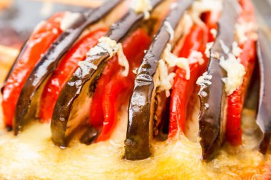 Kabak dolması peynir, domates, biber ile