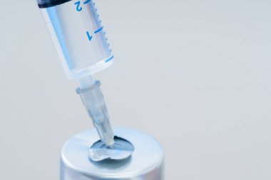 İlaç şişeleri ve şırınga, aşı enjeksiyon, kanser tedavisi, mavi ağrı tedavisi için hazır