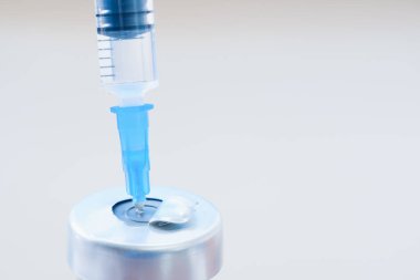 İlaç şişeleri ve şırınga, aşı enjeksiyon, kanser tedavisi, mavi ağrı tedavisi için hazır