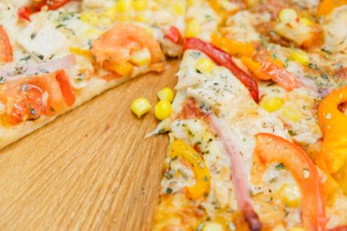 Ahşap zemin, kesilmiş parça pizza pizza