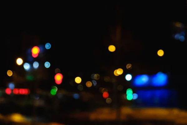 Nacht-Bokeh-Licht in der Großstadt, abstrakter unscharfer Hintergrund. — Stockfoto
