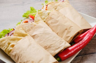 Burrithos tavuk, biber ve fasulye ile yakın çekim